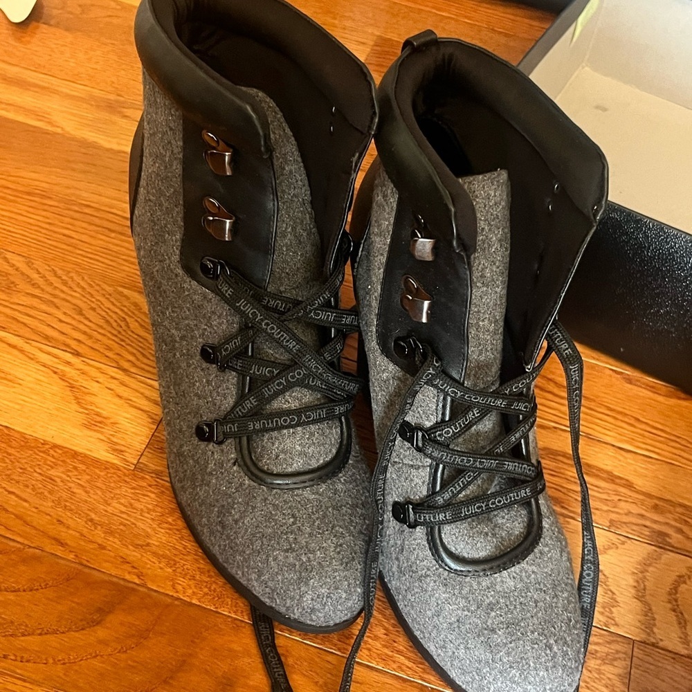 JUICY COUTURE Kasper Gray Black Wool Heeled Boots size 9.5
